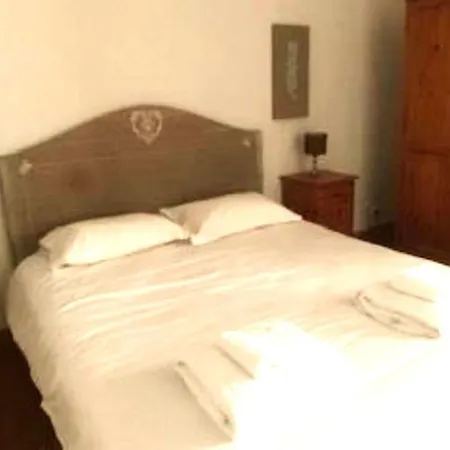 Le Tilleul Sud Charente 펜션 *